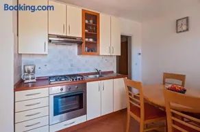 Peaceful apartment with beautiful sea view - Image 3