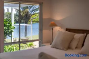Waterfront - Kolora Lake House - Oceanstays - Image 4