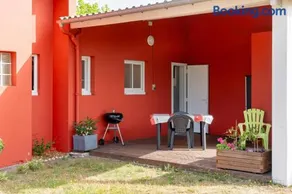 Studio avec barbecue, piscine et jardin | Vue jardin - Image 2