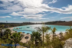 2237-Modern apt with private beach - Image 2