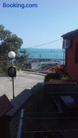 Regina's Guesthouse - Image 4