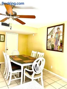 Townhouse with Private Patio - Image 3