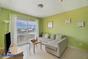 Ferienwohnung mit Terrasse, schnellem Internet und beheiztem Pool | Stadtblick | Ideal für Homeoffice - Image 3