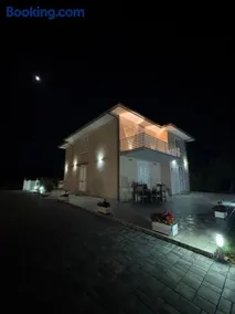 Luxury Villa Cenaia - Image 3