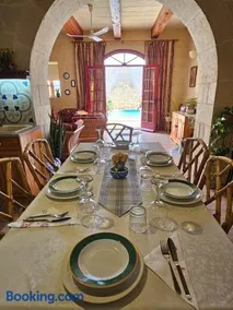 Stunning 3 bedroom Farmhouse with pool - Image 3