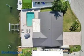 Waterfront Breeze Villa - Image 3