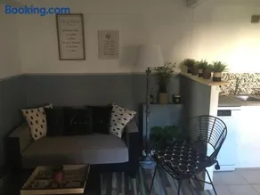 LA GRENOUILLERE- Gîte 9 personnes, 3 chambres, 3 sdb, 3 toilettes, idéal pour séjour court ou étape - Image 4