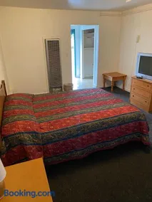 Tacoma Center Motel - Image 4