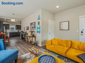The Meadow - Elegant 3BR Getaway - Near Wright Park & Gazebo - Image 2