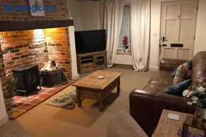 Quirky 3 bedroom property - Image 1