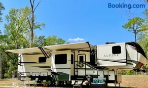 Waterfront - Luxury RV - Sleeps 6 - Image 2