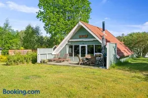 Idyllic summer house in calm, green surroundings - Image 4