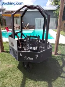 Propiedad Privada con Piscina y parque - Image 1