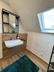 Double room, shower, toilet - Image 3