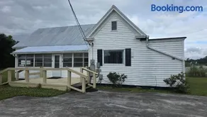 3 Bdrm Country Farmhouse with Free Boat Ramp Access - Image 2