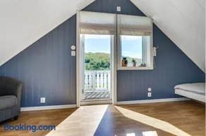 Serene Countryside Holiday Home with Fjord Views and blooming Gardens - Image 3
