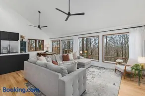 Dream Retreat with Hot Tub, FirePit, Grill and only 15 min to Downtown Chattanooga - Image 1