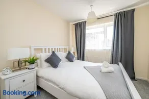 Cosy Sleeps 7 Leisure Contractors - Image 1
