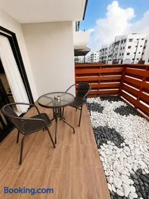 Modern Cozy 2 bedrooms Apartment with Stylish Patio - Image 5