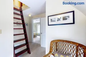 Gorgeous water-view home & attached apartment with washer/dryer - Image 4