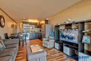 Modern Ground Floor Beachfront Condo Suite - Sleeps 4 - Pool and Sauna - Image 4