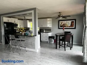 Grie hunting quite room! - Image 2
