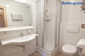 Double room, shower, toilet - Image 3