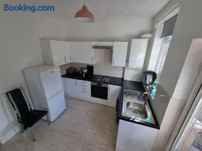 2 Bedroom House Perfect for Family Work Stays Easy Access to Manchester Oldham - Image 2