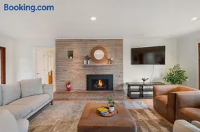 Lakeview house centrally located - Image 5