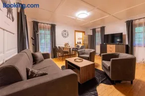 Schmuckes Geräumiges Haus mit Garten in Graz für bis zu 8 Gäste Ideal für Familien und Gruppen - Image 1