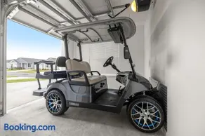 Spacious 2BR in The Villages With Golf Cart and King Bed - Image 2