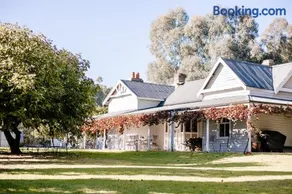 The Glen Farmhouse on Ovens River - Image 1
