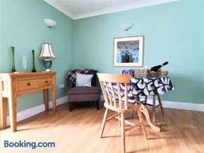 Romantic Cottage with Private Hot Tub - Image 2