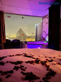 Middle east pyramids veiw &jacuzzi - Image 3