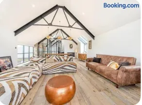 6 Bed in Hartland oc-b35044 - Image 2