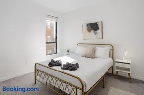 Modern & Spacious 2BR Apartment with Gym & Parking - Image 2
