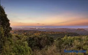 Serenity Rainforest Retreat With Breathtaking Gold Coast Views - Sleeps 4 - 6 people - Shared Home - Image 2