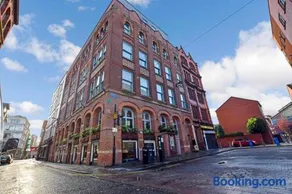 Boutique City Centre Apartment - Image 2
