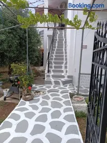 SUNDAY HOUSE - Image 4