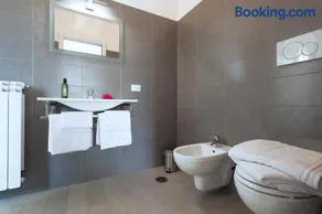 Elements Guest House Roma - Image 4