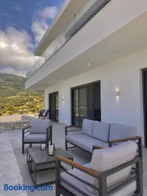 Villa Zina mit Infinity-Pool und Meerblick - Image 3