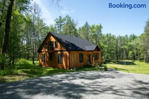 Luxe Modern Cabin with Pond, Fire Pit, Hiking, near Bethel Woods - Image 2