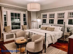 Buttonwood Hotel 1 - Boutique Accommodations - Image 1