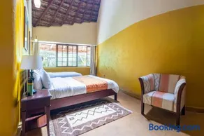 Majestic Villa with Pools & Outdoor Bar in Maanzoni - Image 3