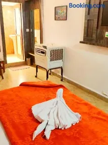 Panchmarhi Deluxe Stay - Image 1