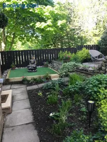 Darceys in the Yard - Image 2