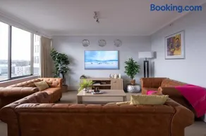 Canberra City View Apartment - Image 5