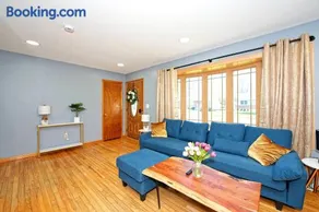 Five-bedroom home - Image 1
