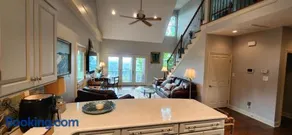 Lakefront on the Cliff Guest House - Amazing View - Image 5