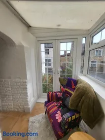 Quaint 1-Bed Cottage, Ilminster - Image 2
